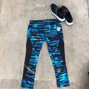Danskin capri sport leggings